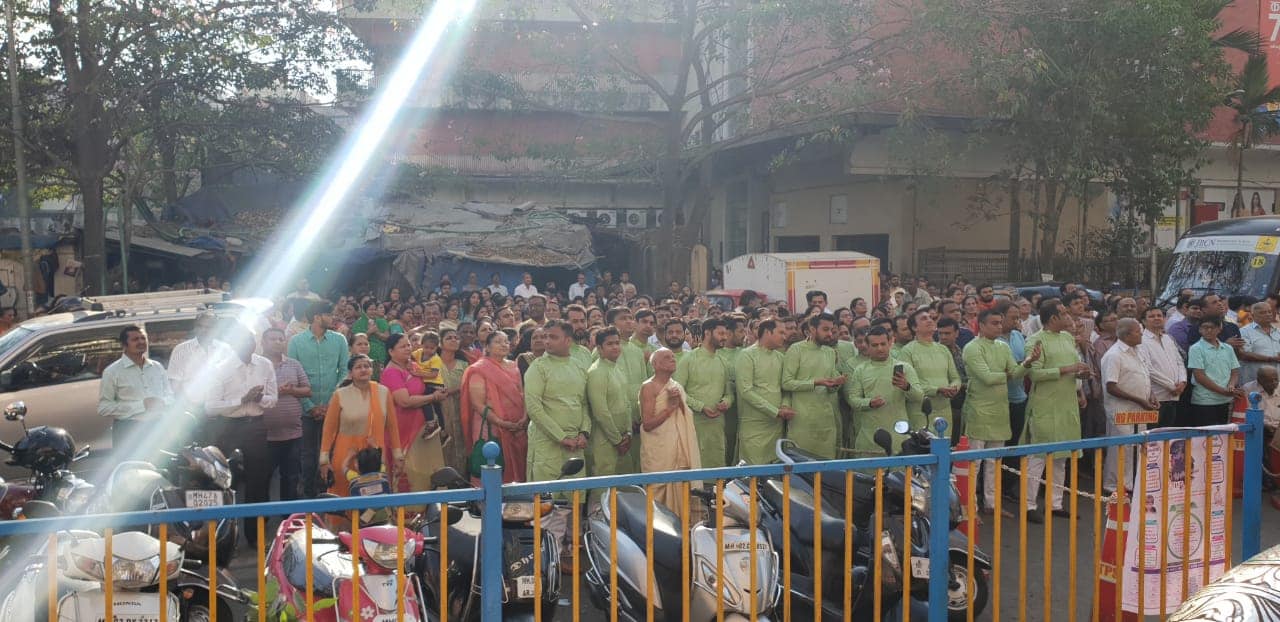 Shri Sunil Rane attended the Flag Unfurling ceremony of Shri Munisuvrat Jain Derasar, at TPS Road, Borivali West, and interacted with the citizens present at the ceremony.