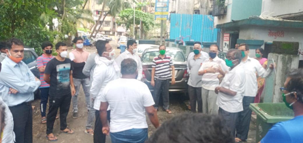 Shri Sunil Rane met the citizens of New MHB colony, this afternoon along with Former Corporator Mr.Shiva Shetty and Karyakartas. Discussed about the problems faced by them such as pruning of trees, insufficient water supply, construction of roads, and ove