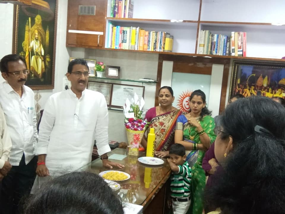 Shri sunil Rane inaugurated the newly opened library, 'Granth Tumchya Daari' at Charkop Sector 4, Kandivali West.