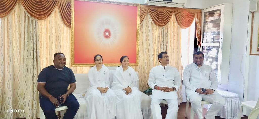 Shri Sunil Rane on the occasion of International Women's Day, visited Bramha Kumari's Meditation Centre and greeted Parul Didi & Kavita Didi.