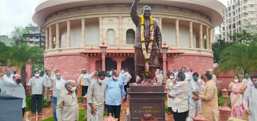 Shri Sunil Rane paid my respects to Bharat Ratna awardee Hon. Shri. Atal Bihari Vajpayee on his Memorial day today, along with MP Shri.Gopal Shetty at Atal Smruti Udyan in Borivali.