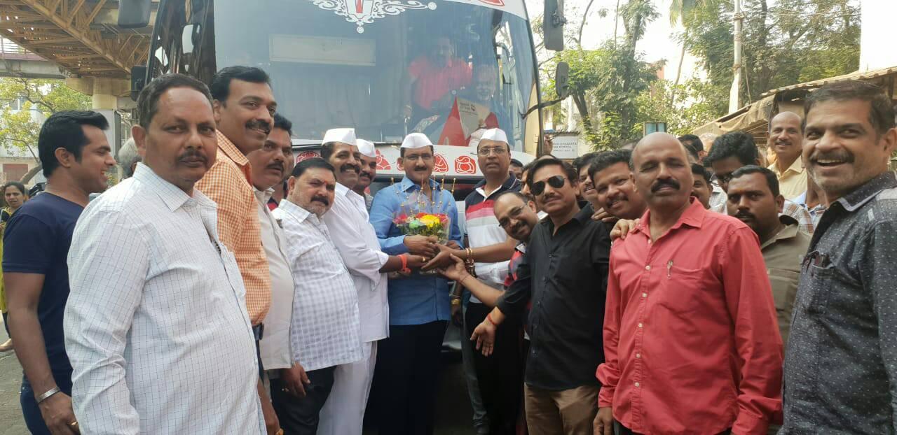 Shri. Sunil Rane flagged off the buses of the Borivali Market Association for their religious trip to Tirupati Balaji.