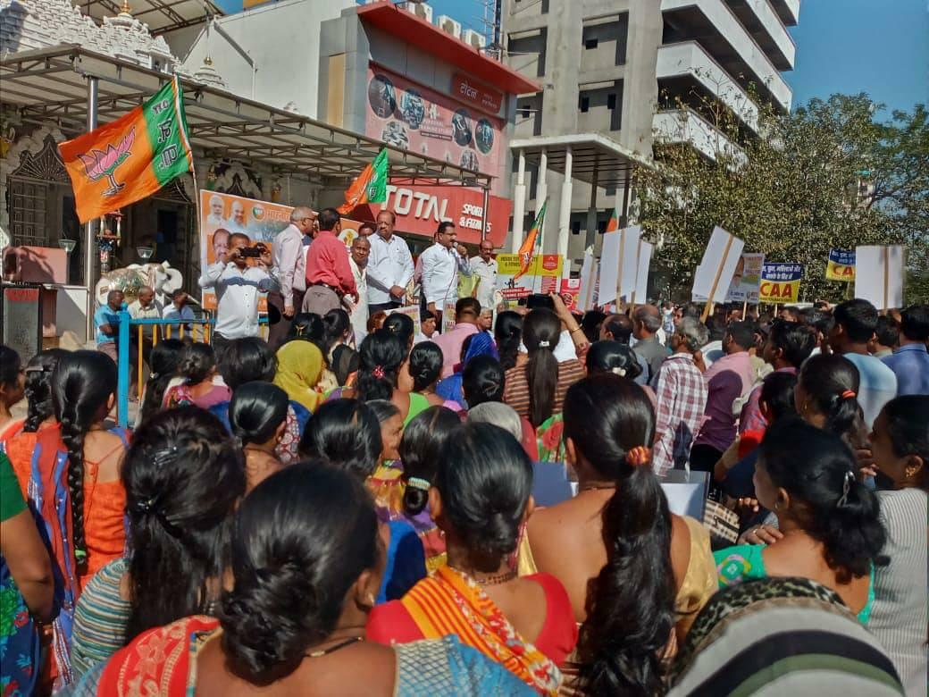 Shri. Sunil Rane spoke to the residents of Ward 15 about CAA at a Peaceful rally organized in the support of the CAA to show solidarity with the government at TPS Jain Temple, Satra Park Society located in Borivali Vidhansabha with MP Shri Gopal Shetty Ji