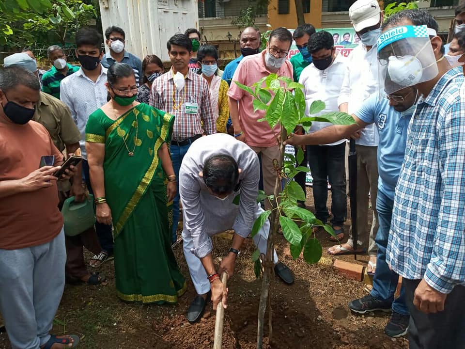 Shri Sunil Rane attended a Tree Plantation Drive in ward no.14, Borivali East, today, along with Corporator Mrs.Asavari Patil and Karyakartas.