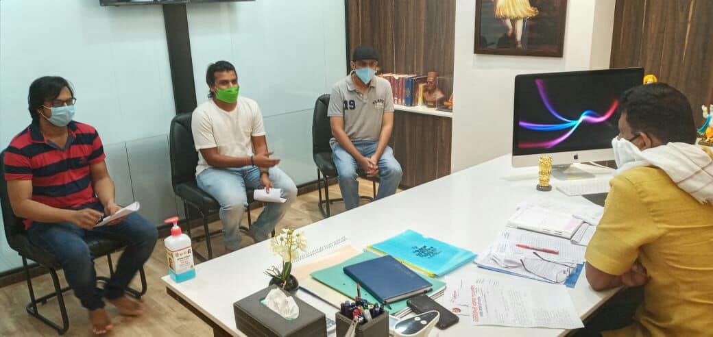 Shri Sunil Rane met the CA and CS aspirants today at the BJP Borivali office to discuss regarding the issues related to library. Also, informed the students about the new libraries that will soon be accessible to them.