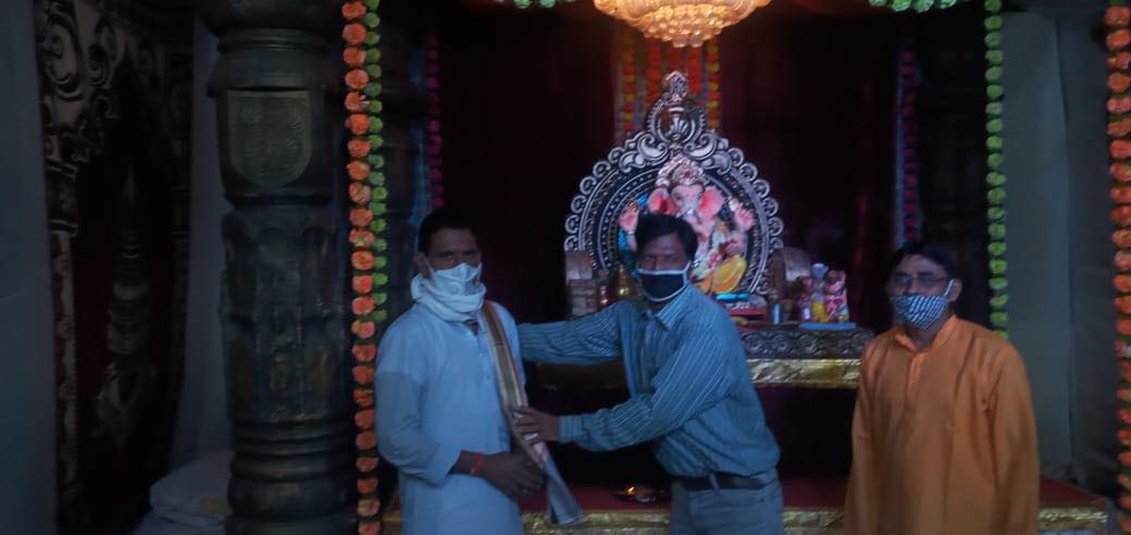 After having a productive meeting with BJP Borivali Mandal, Shri Sunil Rane visited the Sarvajanik Ganesh Mandals in Jairaj Nagar and Borivali East to seek blessings of Lord Ganesha.