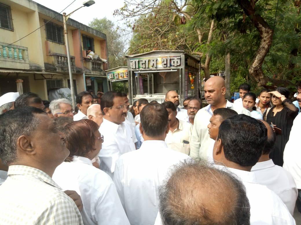 Shri. Sunil Rane attended The residents of the 845 Surya Darshan Society, Charkop have been facing issues with the illegal handcart parking of the vendors near their surrounding area. Thus, interacted with the residents to solve their issues as quickly as