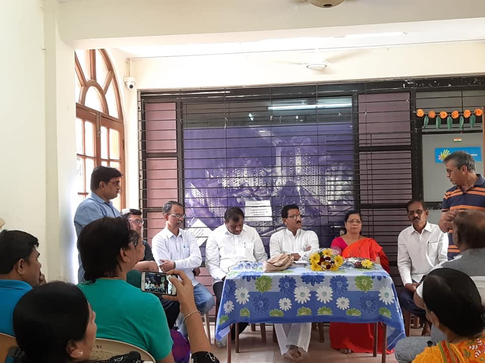 Shri. Sunil Rane met residents of Ekta Bhoomi Society, Rajendra Nagar along with Corporator Mrs. Aasawari Patil and discussed issues faced by the citizens as well as shared my vision for the development of Borivali!