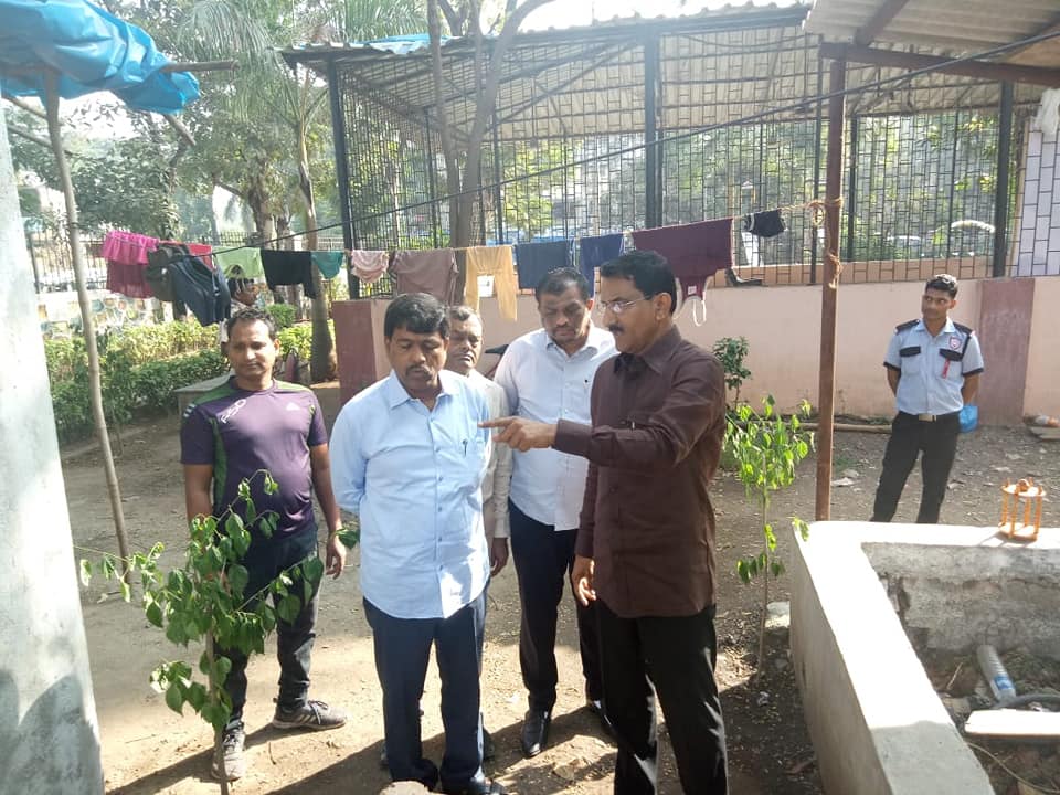 Shri. Sunil Rane morning visit to Chacha Nehru Udyan in Ward no. 17 of Borivali with assistant Engineer to supervise the construction of lavatories for senior citizens by the BMC.