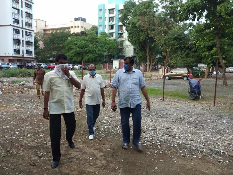 Shri Sunil Rane inspected the site with the team with the aim of setting up an innovative library for students at Soni Wadi in Shimpoli, Borivali Constituency.