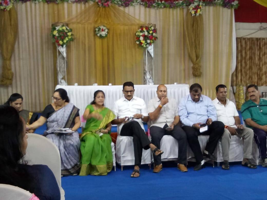 Shri. Sunil Rane at the KaryakartaMeeting of ward no. 17 with Corporator Bina Doshi Ji, Amar Mehta, Kishor Chitrav, Mukesh Bhandari, Arif Shaikh, Ruchi Mane, and Vaishali Jadhav.