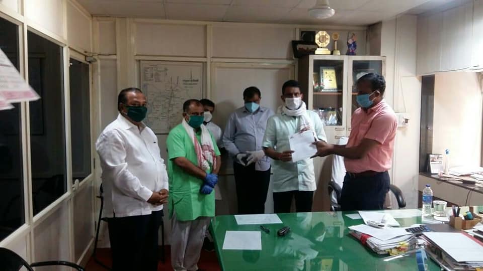 During the catastrophic crisis of Covid-19, the number of corona patients in Maharashtra is increasing day by day. Maharashtra has the highest death rate in the country. The inefficiency of the state government is evident from these and many other example