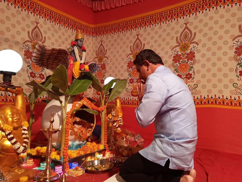 Shri. Sunil Rane was invited to attend Satyanarayan Pooja at Yash CHS & Manogat CHS situated in Borivali Constituency. Took blessings of the Lord and interacted with the localites.