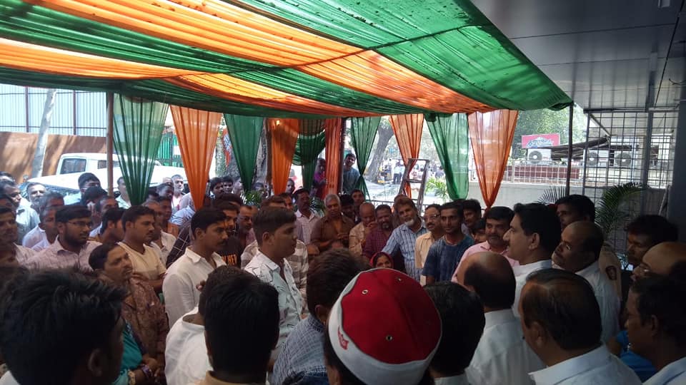 Shri. Sunil Rane met the hawkers of Borivali East area, at the BJP Office and took note of the issues they mentioned they are facing from the BMC officials and Police.