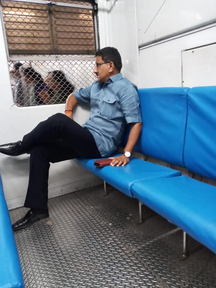 Shri Sunil Rane travelled from Borivali to Churchgate in the Mumbai Local Train, for work purpose and interacted with few citizens on the way.