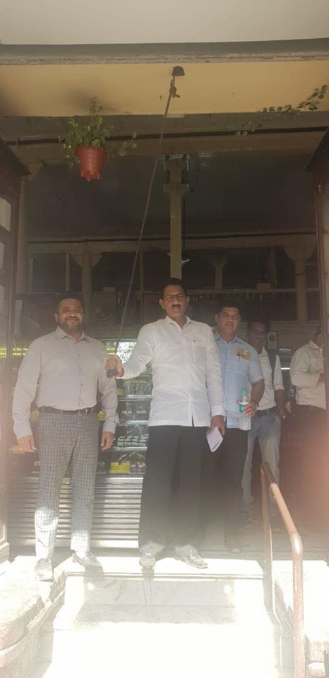 Shri Sunil Rane after completing the session at Vidhan Bhavan, and the Protest against the Maha Vikas Aghadi Government stopped by an Irani Restaurant to have a refreshing cup of tea, with the karyakartas and returned to the Borivali Constituency by the L