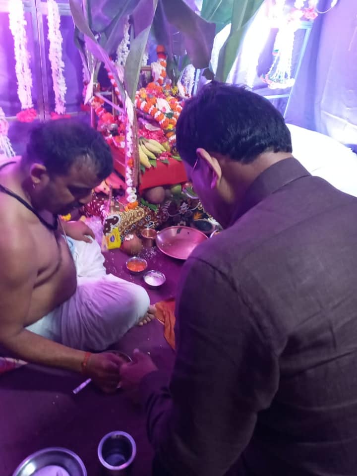Shri. Sunil Rane was invited to attend Satyanarayan Pooja at various societies of the Borivali Constituency. Took blessings of the Lord and interacted with the localites.