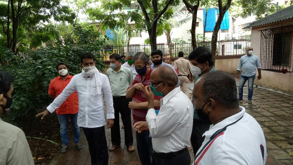 Shri Sunil Rane visited Gorai along with Mhada Executive Engineer Mr.Nitin Gadkari, Sub Engineer Mr.Kadam and Ex Corporator Shiva Shetty, in order to discuss and inspect the developmental work of the area as well as to understand and address the problems 