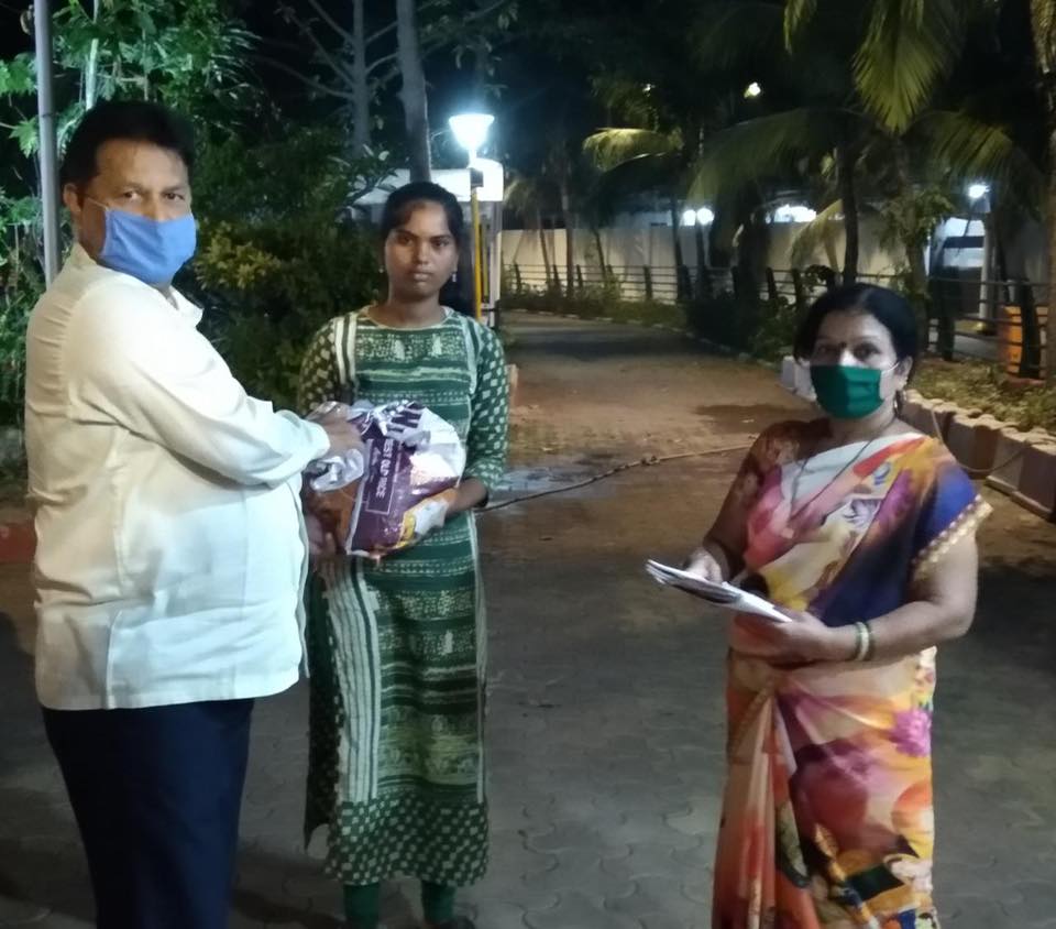 Distributed food grains to 1100 senior citizens and the ones in need, in the Borivali Constituency, alongside Mandal President, Shri. Amar Pramod Mehta Ji.