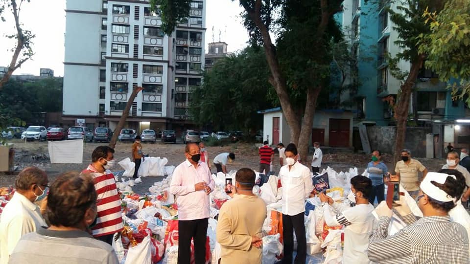 Due to the surging risks of # COVID-19, we are all staying at home, to break the chain of the virus, so that it does not spread. The BJP workers are working relentlessly with us to ensure the welfare of the needy in Borivali Constituency. Met the karyakar