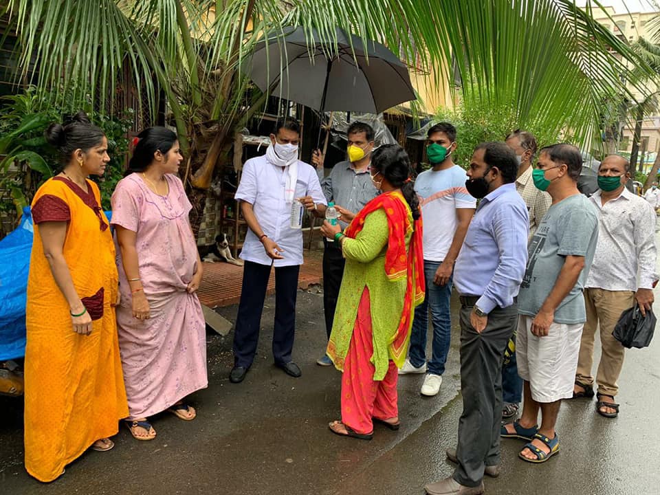 Upon receiving a lot of complaints from various citizens regarding water problems, Shri Sunil Rane visited Charkop sector no.8 and discussed regarding the issues faced by the citizens.