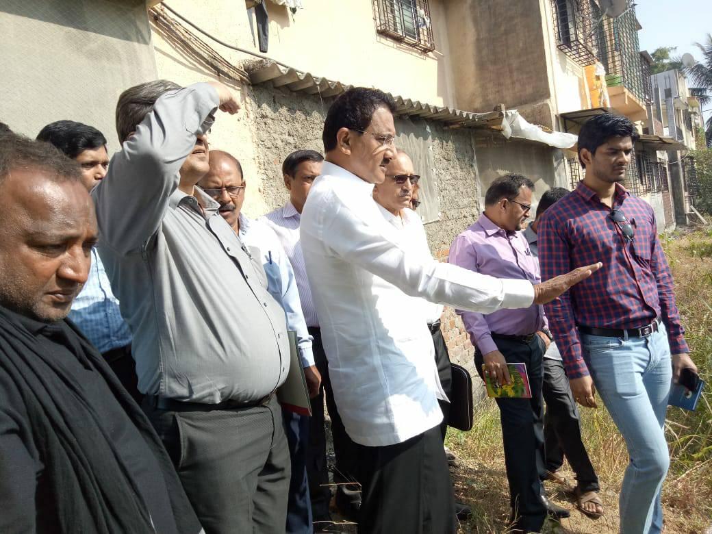 Shri. Sunil Rane convened a meeting with Mhada Engineers and the BMC staff at Akshara School by the medium of 'Charkop Vikas Manch' to solve the issues of the residents of Charkop sector 8 regarding the foul smell of the sewage disposal water.
