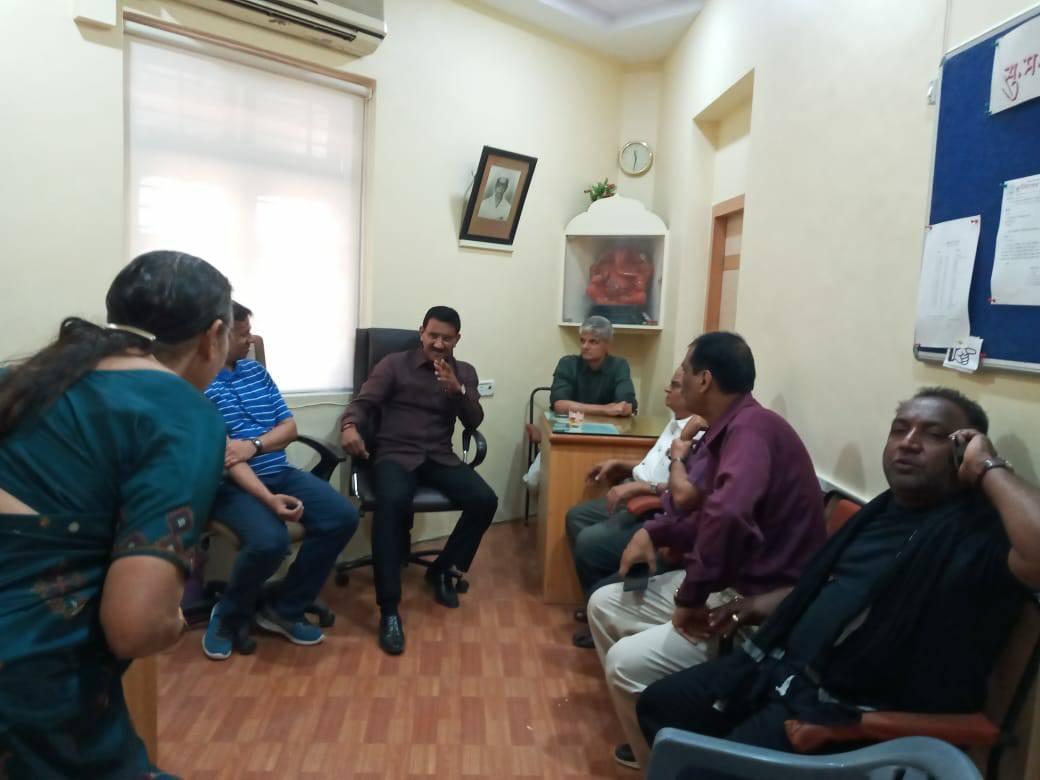 Shri. Sunil Rane Visited Suvidya Prasarak Sangh's Suvidyalay to interact with the school management and guide them about the innovative ideas for the development of their school.