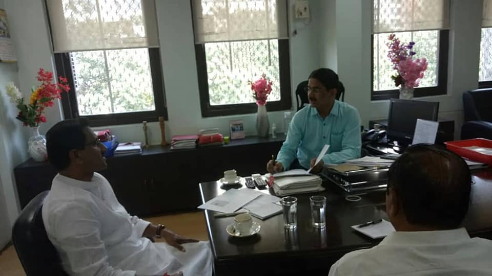 Shri. Sunil Rane congregated a meeting with the Deputy Municipal Commissioner, along with Corporator Pravin Shah Ji, to discuss the issues regarding the development of #Borivali Constituency.