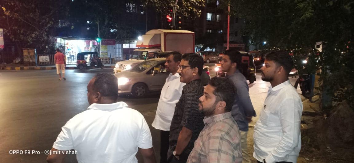 Shri. Sunil Rane took a night round around at Dyanyog Society, Chandavarkar road junction, Paranjape Society, Jairaj nagar juction, Yoganand Society, Shriyog and Vastudeep juction, Bhakti Yog Society, Veg treat junction & Vazira Naka in Borivali for inspe