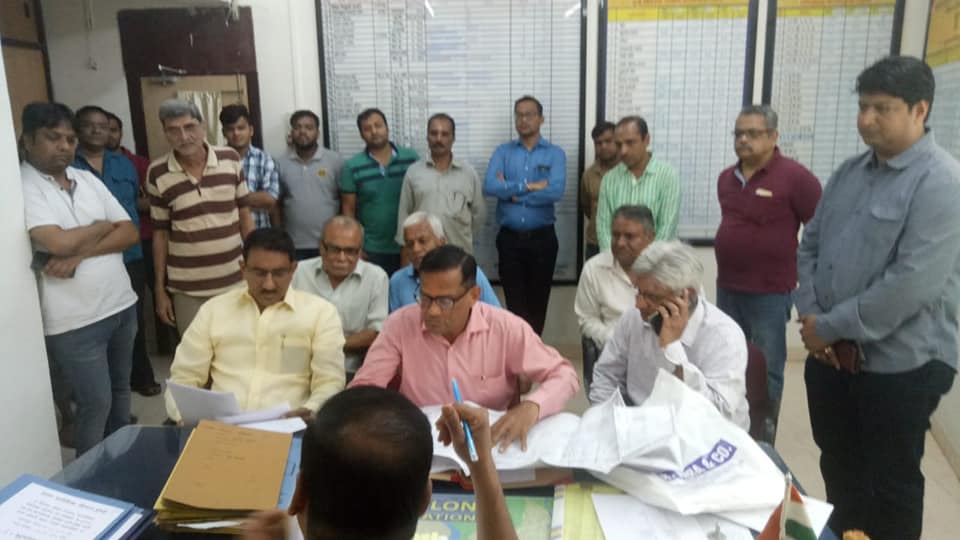 Shri. Sunil Rane attended congregated a meeting with the Sr. Police Inspector of MHB Police Station, Shri. Pandit Ji, and other Federation officials, to address the issues of Yogi Nagar federation plot.