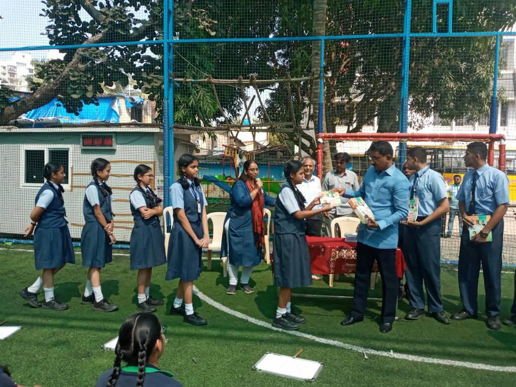 Shri. Sunil Rane visited Swami Vivekananda International School in Gorai, Borivali West and distributed 