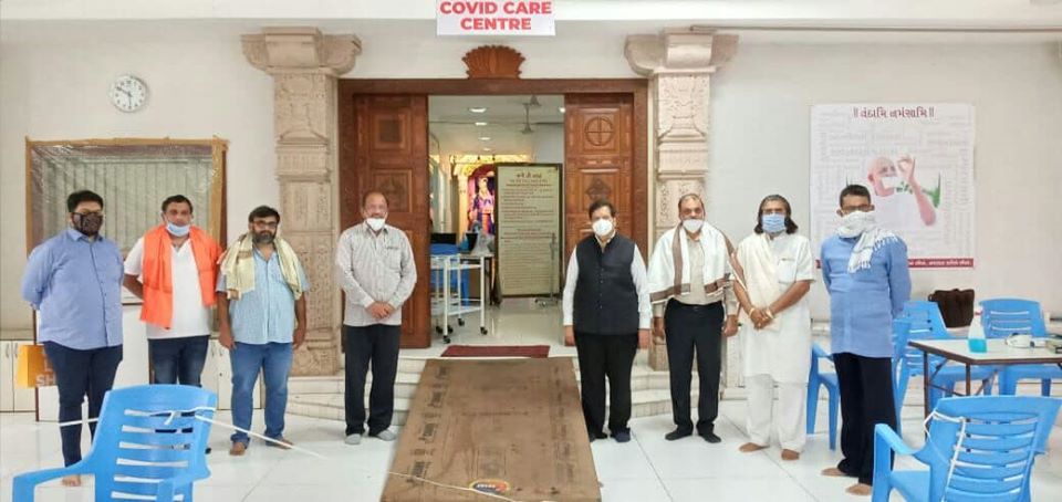 Bharatiya Janata Party, Mumbai President Shri. Mangal Prabhat Lodha visited Pavandham Jain Derasar today. This Derasar has been converted into a hospital for Covid-19 patients. Was present along with MP Shri. Gopal Shetty for the felicitation of Mr. Ashok