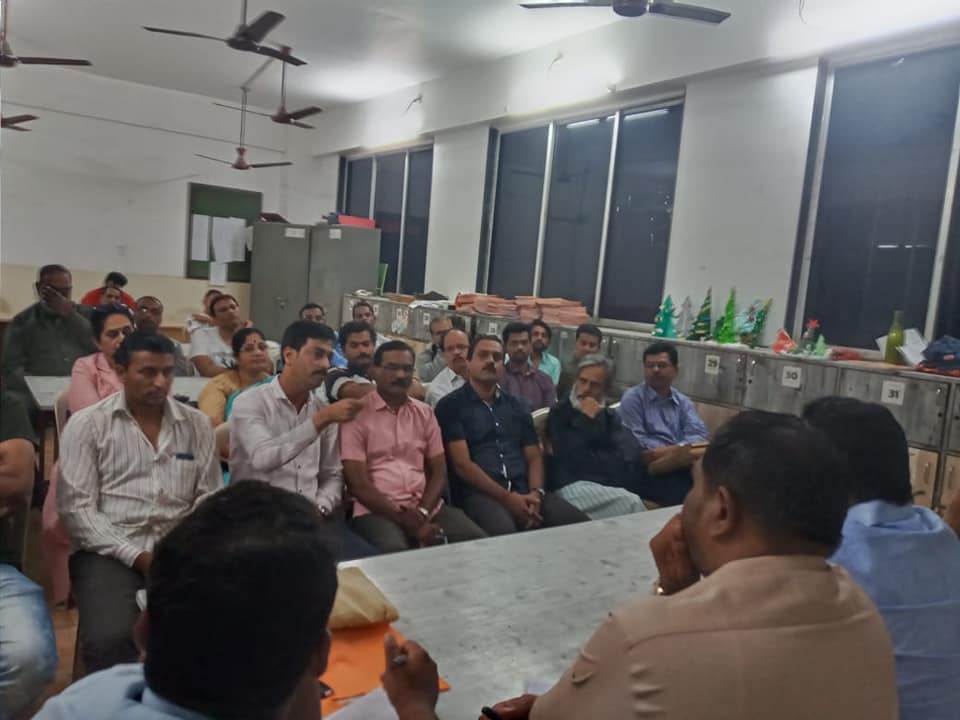 Shri. Sunil Rane discussed the issues related to development of ward no. 9 with the office-bearers at Gorai sector 1, 2, and 3.