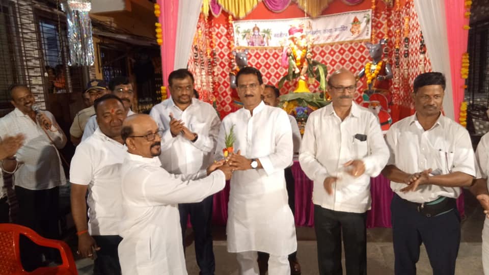 Shri. Sunil Rane attended the Satyanarayan Pooja of Prathamesh CHS, plot no. 720 and Godavari Society at Charkop and took the blessings of the Lord.
