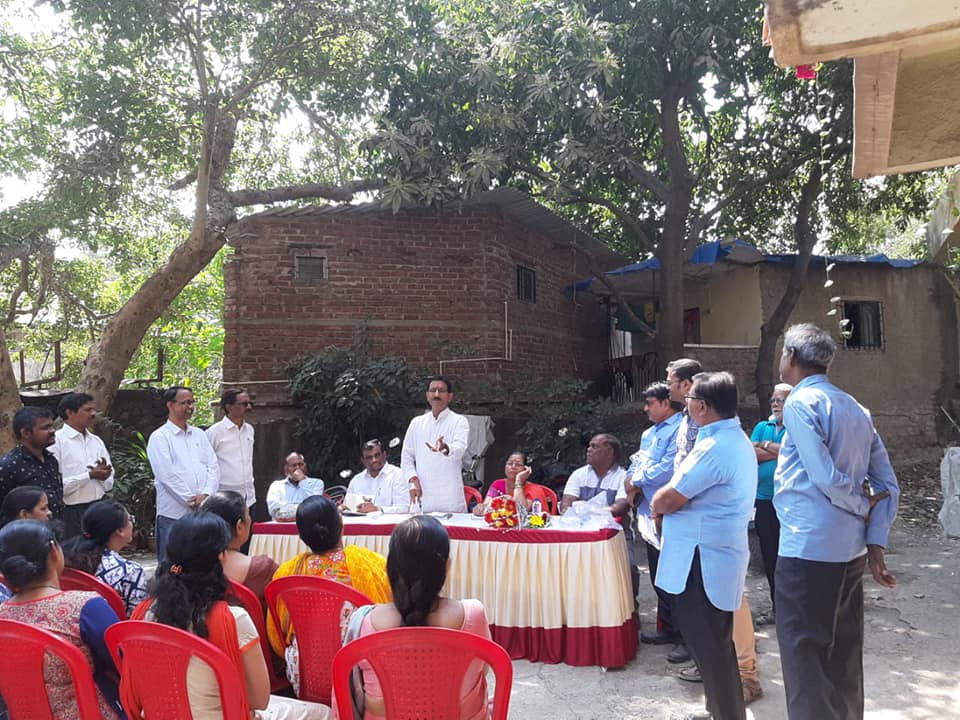 Shri. Sunil Rane visited Rajnandan Society along with Corporator Mrs. Aasawari Patil and discussed the issues faced by the residents along with the plans for the growth and development of Borivali.