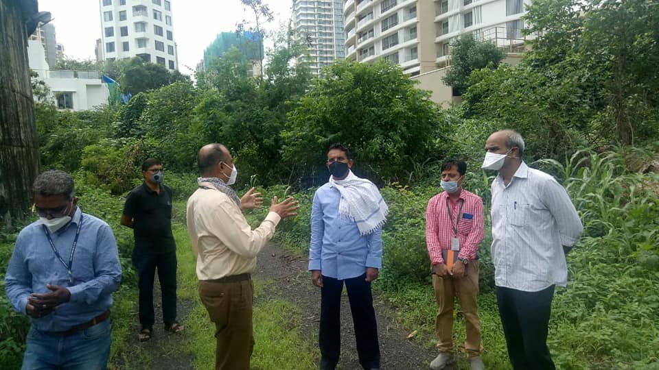 Residents of Rajendra Nagar, Borivali have been complaining regarding the issue of insects around the food grain godowns, and truck transport, since a long time. Met Mr. Abhijit Ahir rao, Divisional Manager of Food Corporation of India, Quality Controller