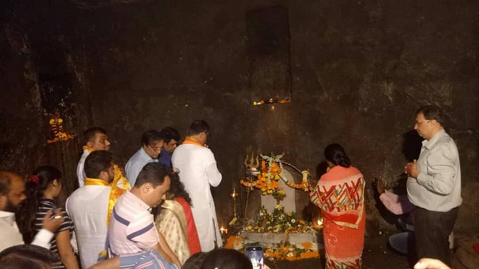 Shri Sunil Rane visited Mandapeshwar Gufa in the Borivali constituency, on the occasion of Mahashivratri today.