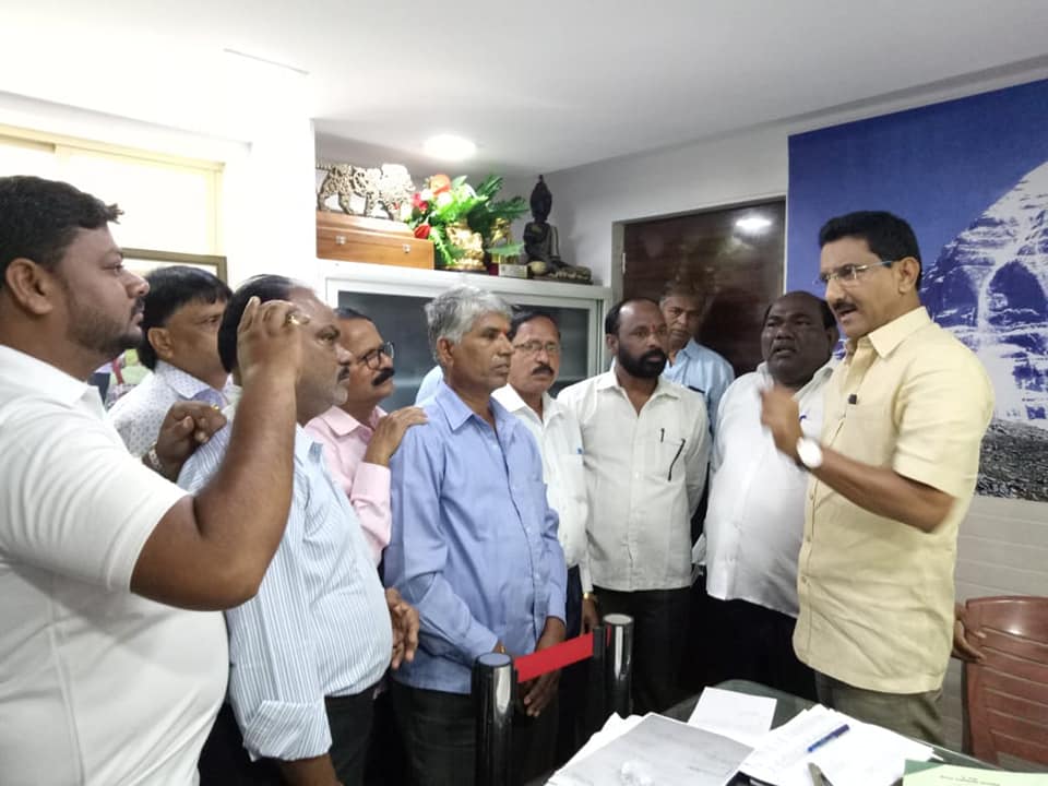 Started the morning by addressing greivances of the citizens of Borivali East at Hon. Gopal Shetty Ji's office and also discussed the steps being taken for the development of Smart Borivali.