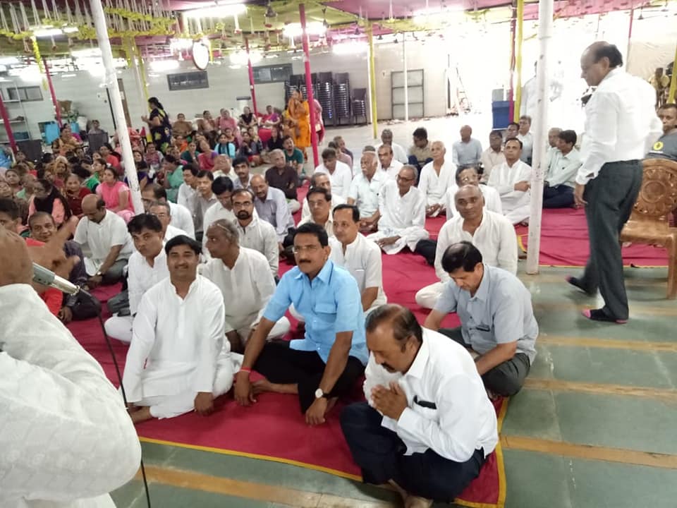 Sadhvi Shri Kavya Shri Ji from Gitanjali Jain Derasar, Borivali West, has ascended to heaven. Reached there with corporater Shri Pravin Shah to pray for her soul to rest in peace.