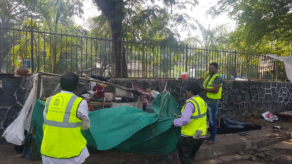 After meeting with MCGM last week, the traffic police and police authorities of Borivali took down the illegal encroachments on footpaths in the vicinity as informed by citizens.