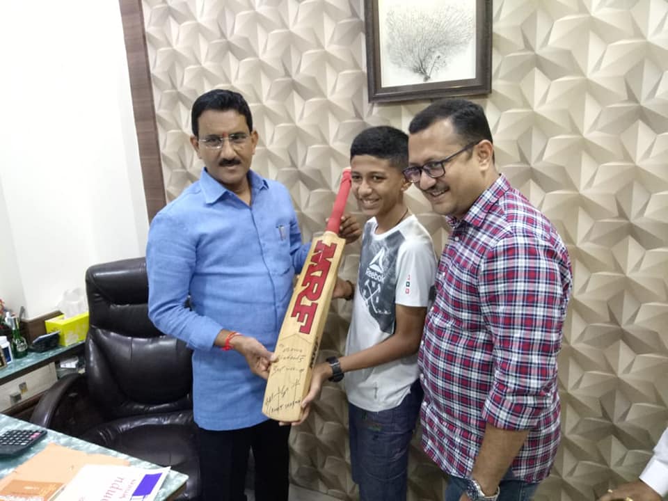 Glad to be presenting this #cricket bat originally signed by Rohit Sharma to Raj Jayendra Rane.