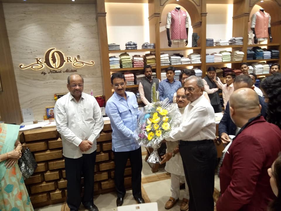 Shri. Sunil Rane inaugurated a clothing shop in Borivali, 'Kora by Nilesh Mitesh' along with MP Shri. Gopal Shetty Ji.