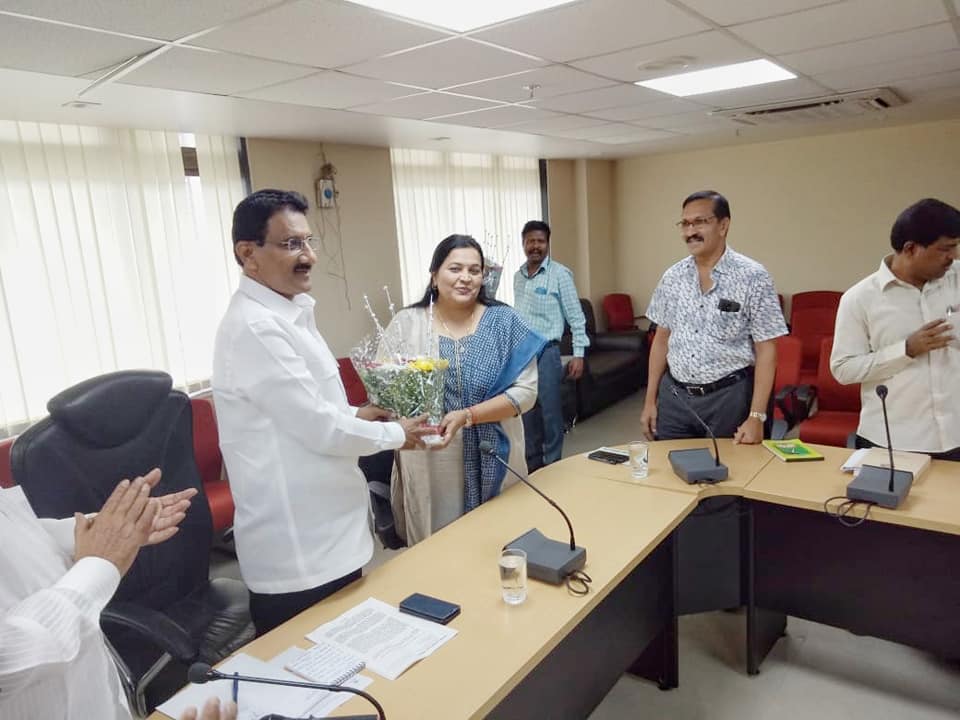 Shri. Sunil Rane welcomed the new Assistant commissioner, Dr. Bhagyashri Kapse at the R Central Ward, Borivali