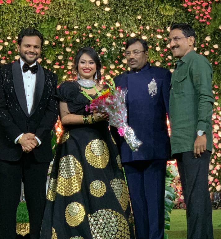 Shri. Sunil Rane warm greetings to Dr Shalaka (Daughter of Ex Finance Minister of Maharashtra State, Shri Sudhir Mungantiwar ji) and Dr Tanmay on their wedding reception.