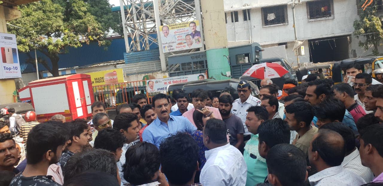 MCGM took down the illegal stalls at Borivali fruit and vegetable market after the meeting last week, as informed by the citizens.
