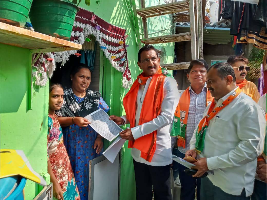 Shri. Sunil Rane with an increased discussion about the CAA and NRC among the masses, it is important to break down both the terms for every citizen. Enlightened the citizens of Borsa Pada, Poisar by stepping at the doorsteps of every resident about the C